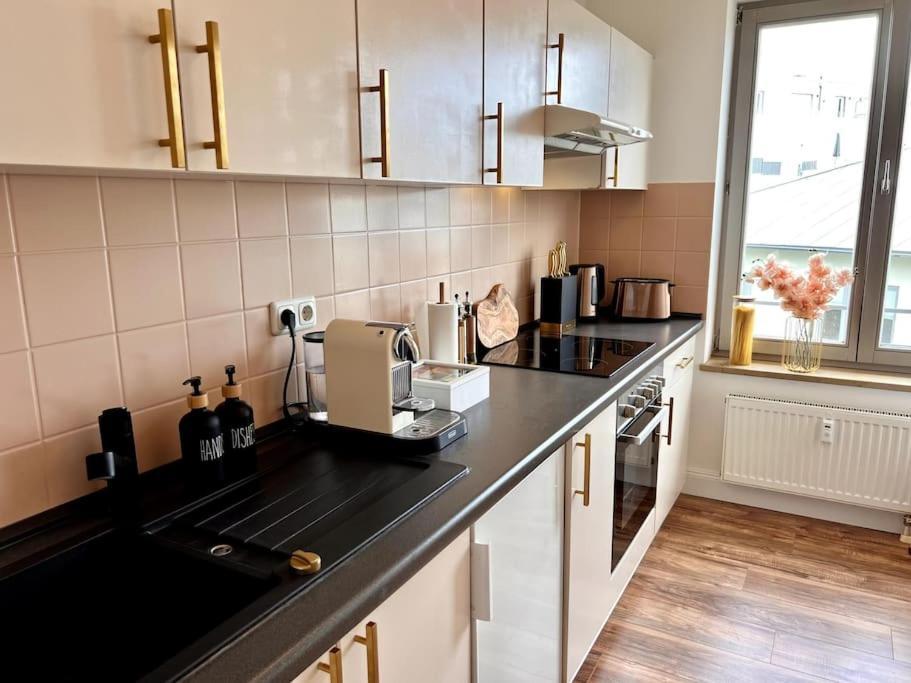 Bali Home Stylische Wohnung Mit Terrasse Schönefeld Exterior foto
