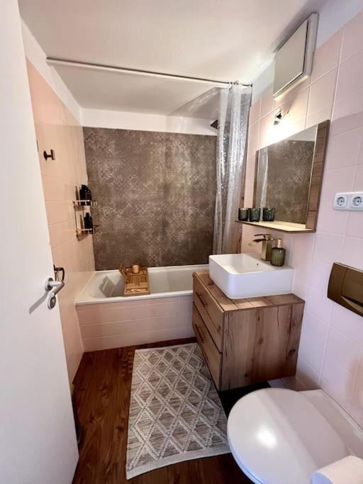 Bali Home Stylische Wohnung Mit Terrasse Schönefeld Exterior foto