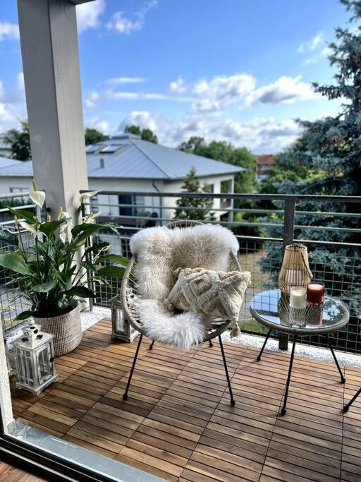 Bali Home Stylische Wohnung Mit Terrasse Schönefeld Exterior foto