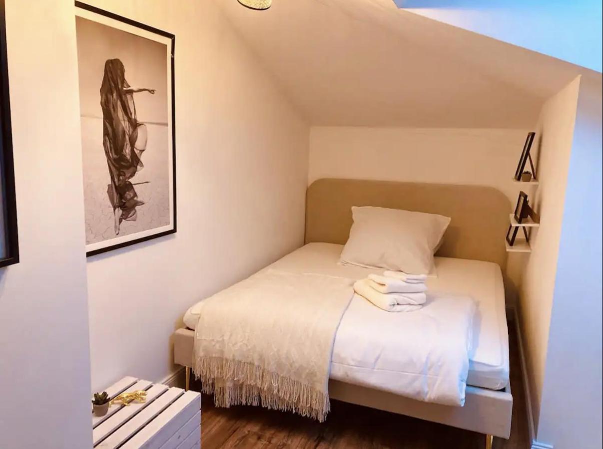 Bali Home Stylische Wohnung Mit Terrasse Schönefeld Exterior foto